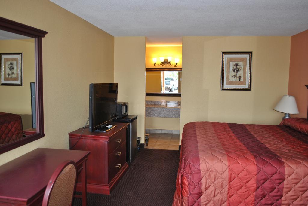 Executive Inn Brookshire Extérieur photo